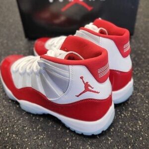 Jordan 11 “cherry red” size 10.5 released 2021